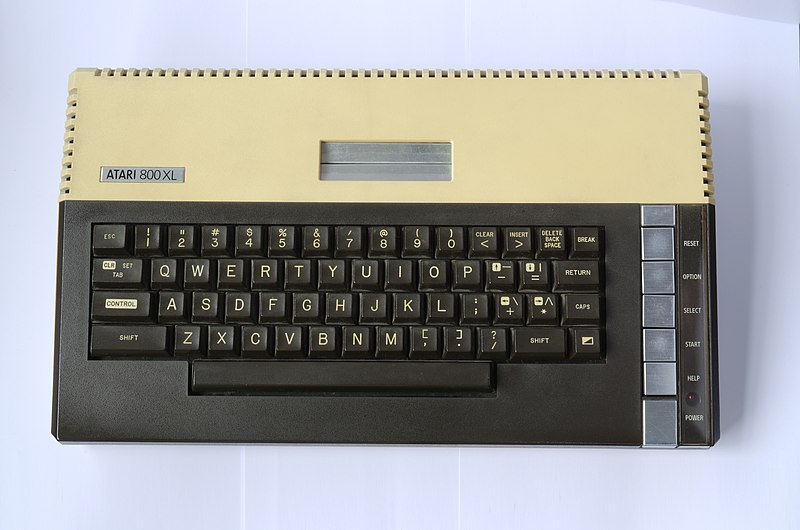 File:Atari 800XL top (72RHA AT8489594 I-474).jpg