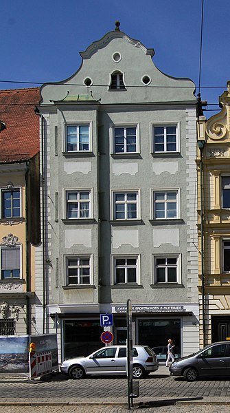 File:Augsburg-528-Ulrichsplatz 10-gje.jpg