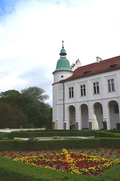 File:Baranow Sandomierski Castle 08.jpg