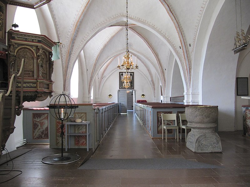 File:Barkåkra kyrka int02.jpg