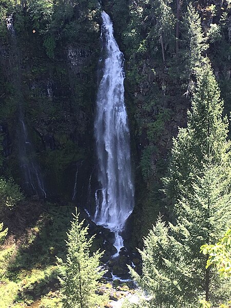 File:Barr Creek falls, Oregon.jpg