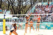 Deutsch: Beachvolleyball bei den Olympischen Jugendspielen 2018; Tag 9, 15. Oktober 2018; Mädchen, Viertelfinale: USA-Spanien 2–1 (21–19/17–21/15–9) English: Beach volleyball at the 2018 Summer Youth Olympics at 15 October 2018 – Girls Quarterfinals: USA-Spain 2–1 (21–19/17–21/15–9)