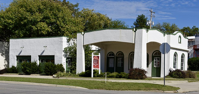 File:Bedford Oil Company Station.jpg