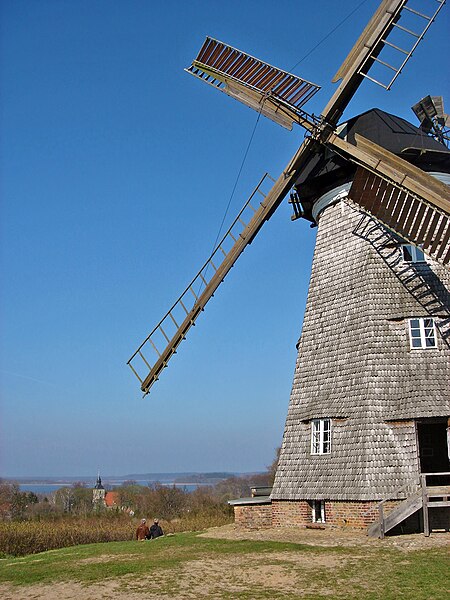 Fail:Benz Holländer Windmühle Berg Dorf Schmollensee.jpg