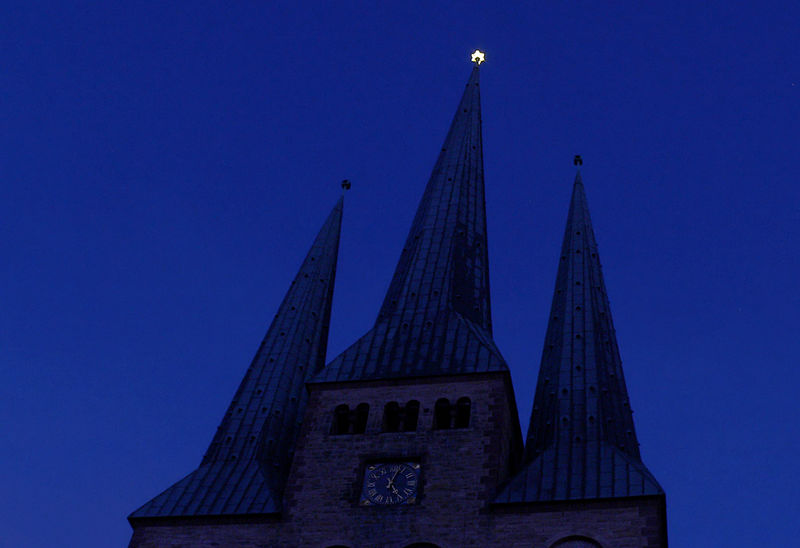 File:Bethlehemkirche Hannover Stern von Betlehem dunkel.jpg