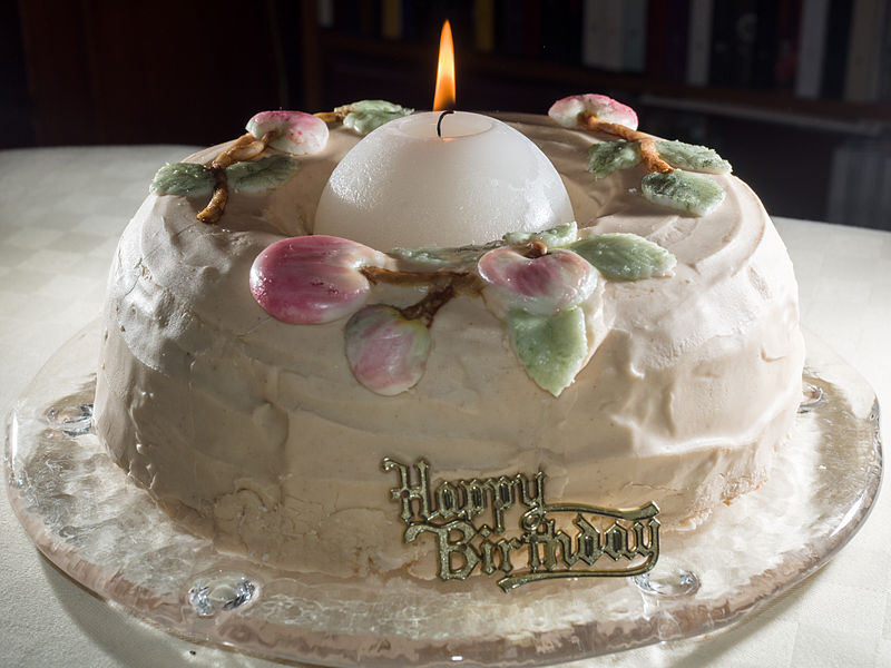 File:Birthday cake (14190570008).jpg