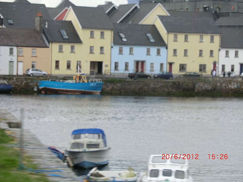 File:Boats moored and aground at the Claddagh - panoramio.jpg