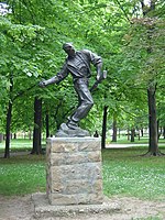 Споменик „Бомбаш“ у Градском парку у Земуну, рад вајара Вање Радауша