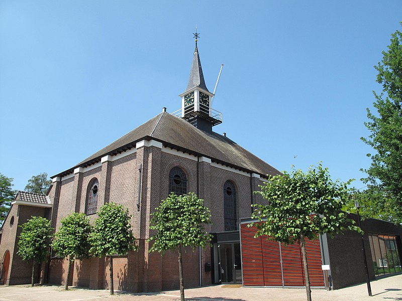 File:Boven-Hardinxveld, kerk foto4 2010-06-27 14.14.JPG
