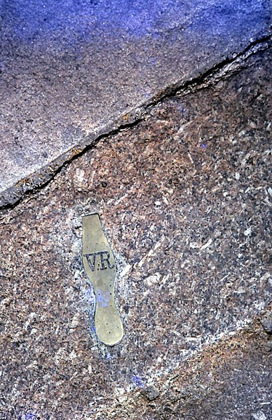 File:Brass inlay of Queen Victoria's footprnt - geograph.org.uk - 2296533.jpg