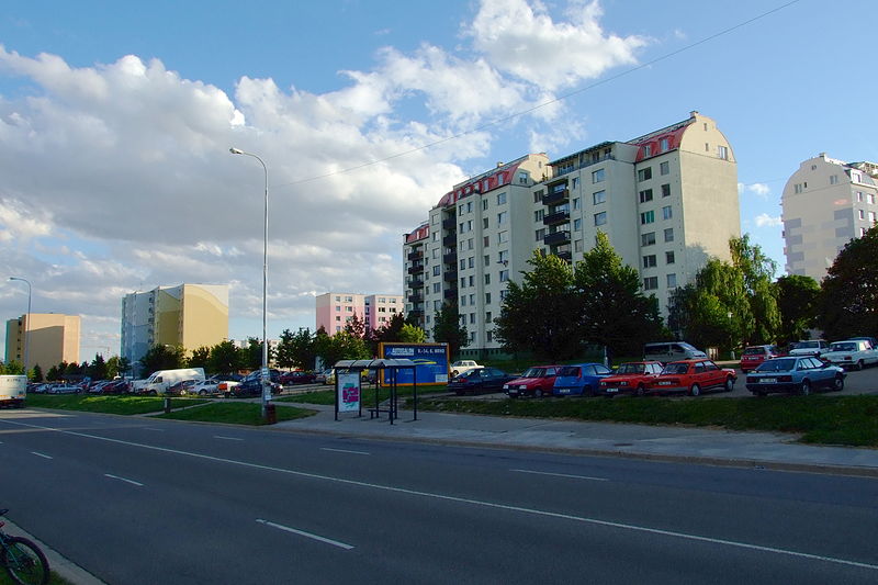 File:Brno-Líšeň - Panelové domy v Nové Líšni, v Novolíšeňské ulici 2.jpg