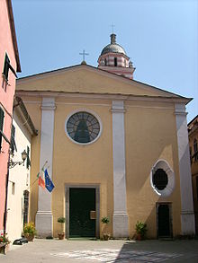 La concattedrale dei Santi Pietro, Lorenzo e Colombano nel centro storico di Brugnato