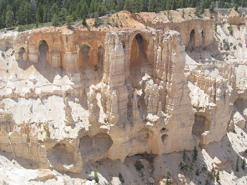 File:Bryce Canyon National Park - Utah - 8760848733.jpg