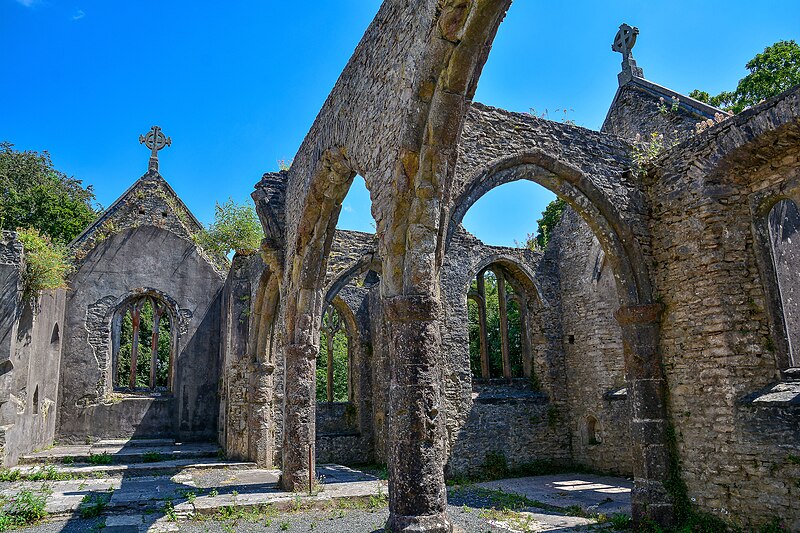 File:Buckfastleigh , Holy Trinity Church - geograph.org.uk - 6261156.jpg