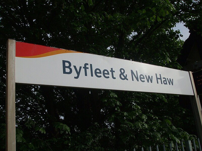 File:Byfleet & New Haw stn signage.JPG
