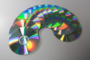 English: Compact Disc Nederlands: Compact Disc