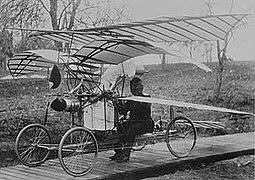 Flugan  in a different version on the circular wooden track in his garden.