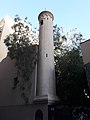 Detall en forma de torre d'una casa al carrer de Santa Àgata, a Gràcia.