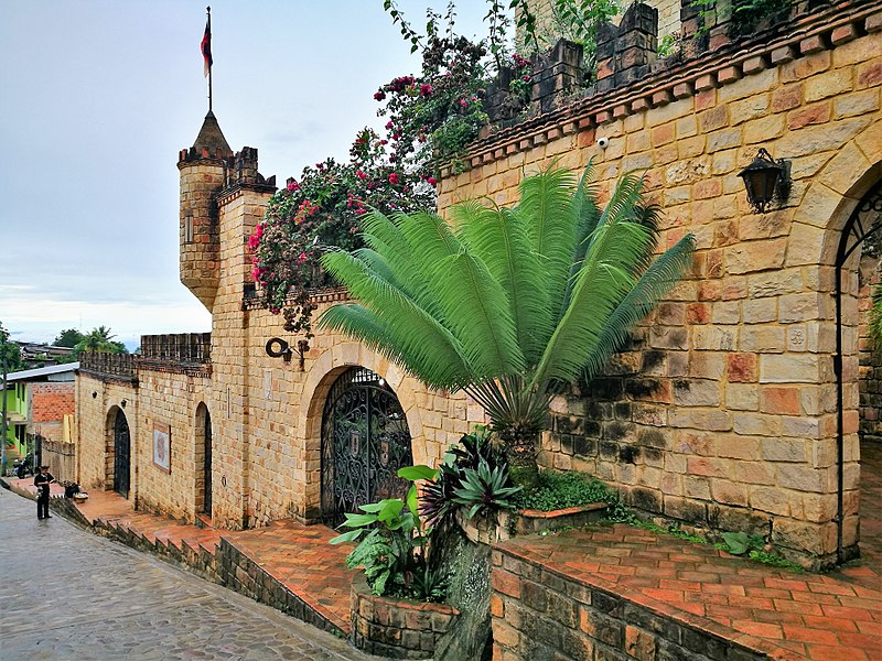 File:Castell de Lamas, San Martín03.jpg