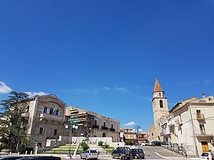 Castelnuovo della Daunia - Piazza Plebiscito.jpg