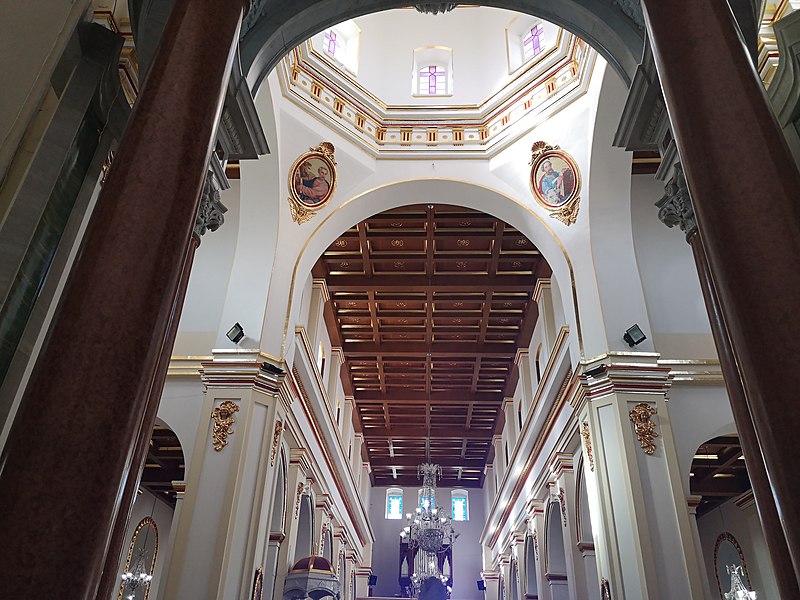 File:Catedral de Santa Rosa de Osos - interior.jpg