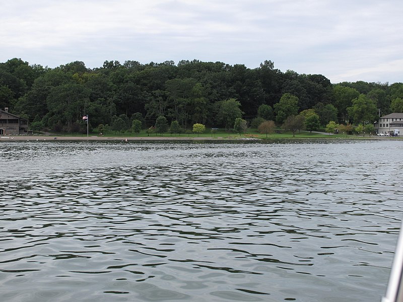 File:Cayuga Lake State Park.jpg