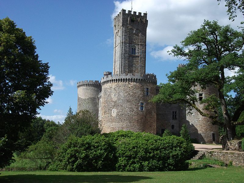 File:Château de Montbrun (Dournazac) 4.jpg