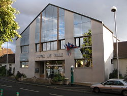 Chennevières-sur-Marne - Town hall.jpg