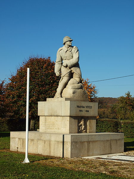 File:Chestres-FR-08-monument tchécoslovaque-18.jpg