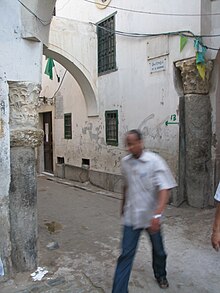 Файл:Columns_crossroad_El-Madina_tripoli.JPG