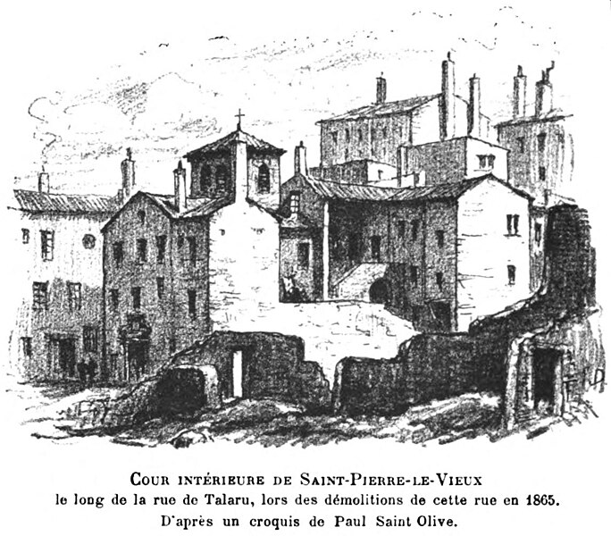 File:Cour intérieure de Saint-Pierre-Le-Vieux.jpg