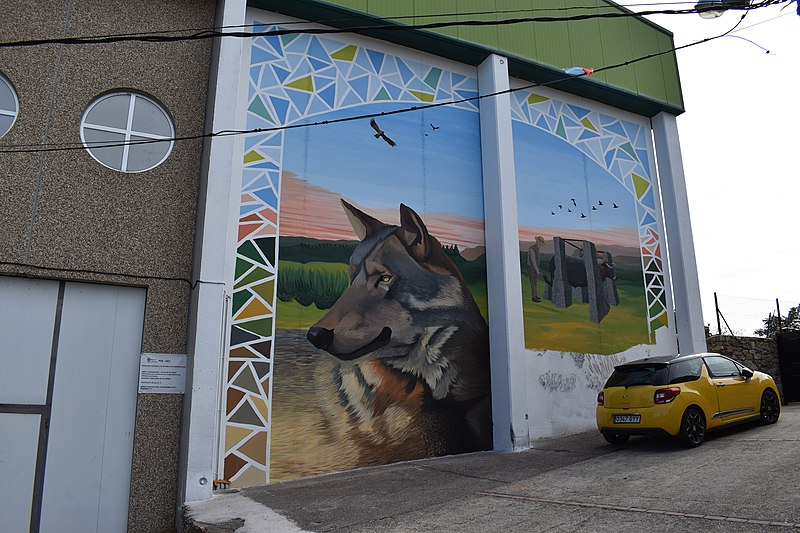 File:Cristóbal de la Sierra - mural lobo e potro.jpg