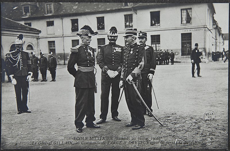 File:Décoration d'Alfred Dreyfus à l'École militaire.jpg