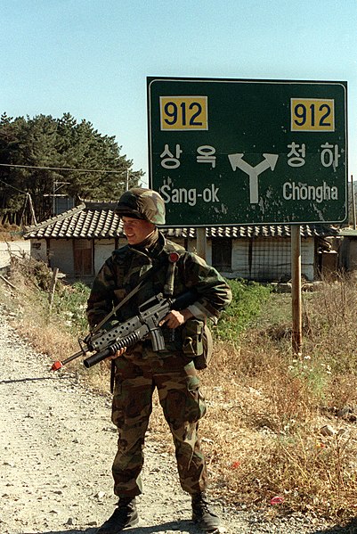 File:DM-SC-90-00934 A Marine armed with an M-16 rifle equipped with an M-203 grenade launcher stands guard during Exercise VALIANT BLITZ '89.jpeg