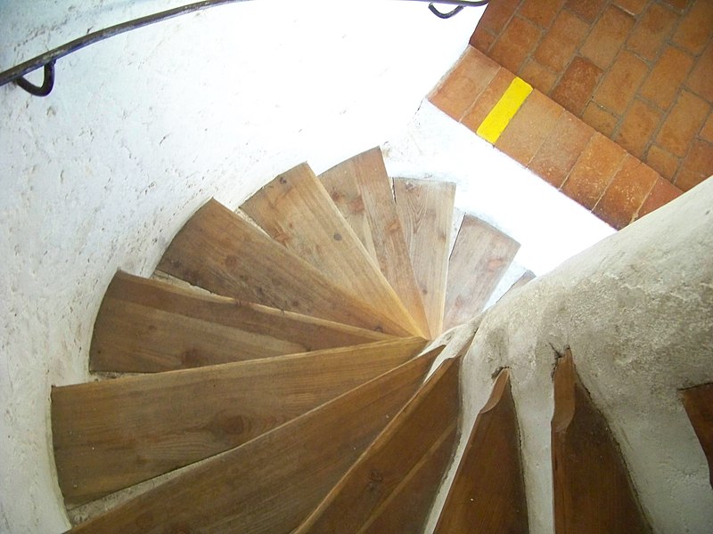 File:Dačice, městská věž, točité schody.jpg