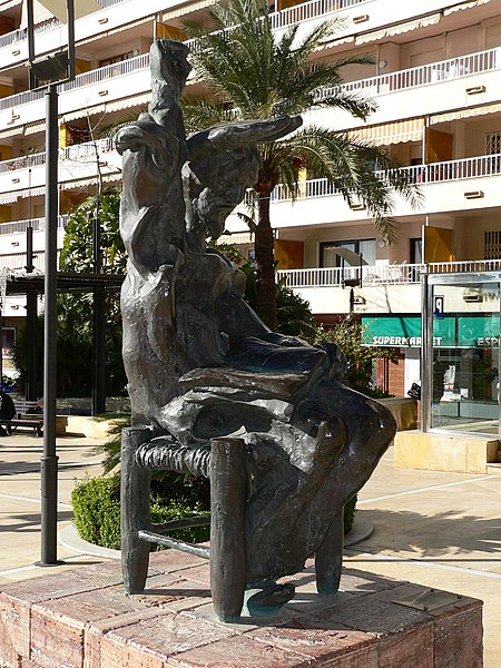 File:Dalí DonQuijotesentado.JPG