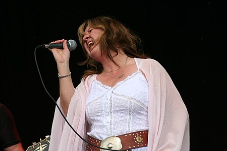 Deborah Bonham - Fairport's Cropredy Convention 2006 (2).jpg