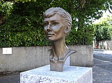 Denkmal zu Ehren von Audrey Hepburn an ihrem letzten Wohnort Tolochenaz