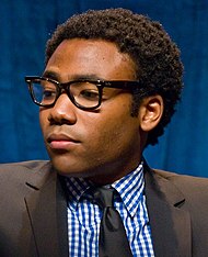 Donald Glover al PaleyFest durante una conferenza con il cast di Community, 2010