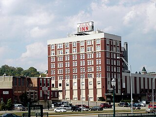 <span class="mw-page-title-main">Hotel Julien Dubuque</span> Hotel in Dubuque, Iowa, US