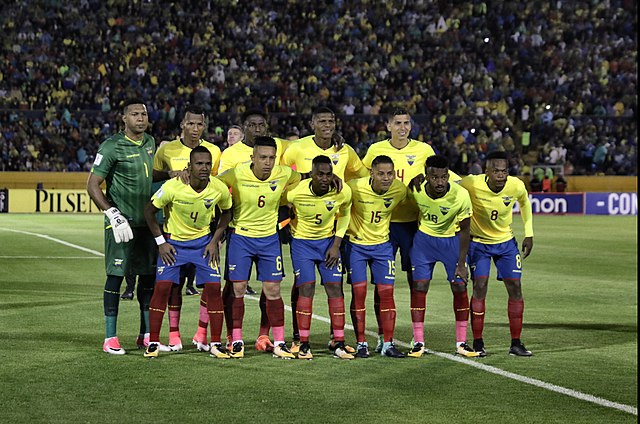 The Ecuador team posing before facing Argentina in October 2017