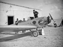 Elly Beinhorn's radial engined L 26 ETH-BIB-Pilotin Elly Beinhorn mit ihrem Flugzeug, einer Klemm Kl 26, am Kap Juby-Tschadseeflug 1930-31-LBS MH02-08-1038.tif