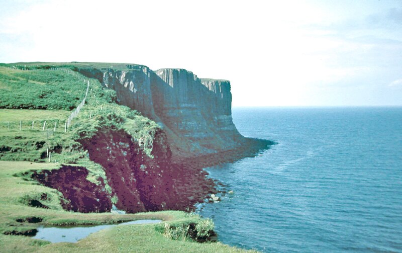 File:Ealaiseadar cliffs geograph-3215119-by-Ben-Brooksbank.jpg