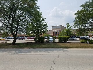 Edens Plaza Shopping mall in Wilmette, Illinois