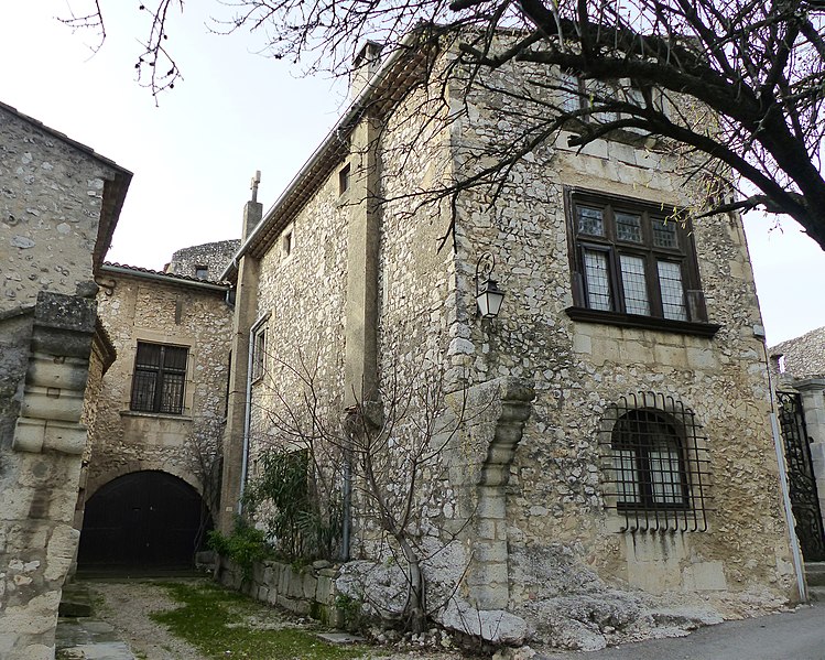 File:Eygalières,village06,ancien moulin1.jpg