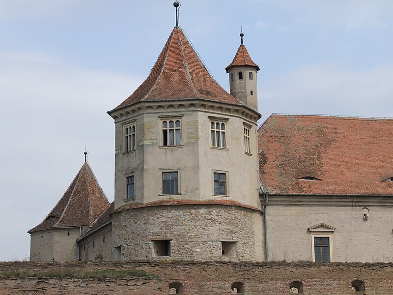 File:FagarasCastle3.JPG