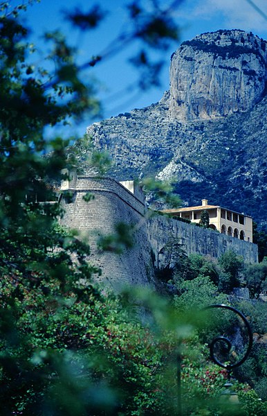 File:Festungsmauer Fürstenpalast Monaco in Monte-Carlo (Mai 1990).jpg