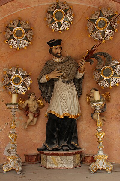 File:Figur Johannes Nepomuk in der Wegkapelle in Schönbach.jpg