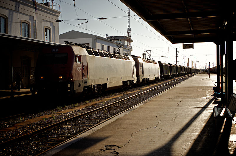 File:Flickr - nmorao - Carvão, Estação do Entroncamento, 2009.12.19.jpg