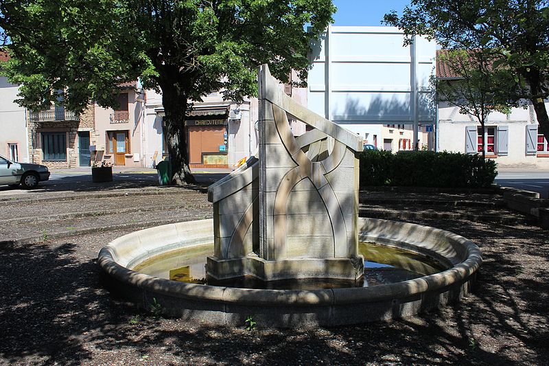 File:Fontaine Ormeau Pt-de-Veyle 3.jpg